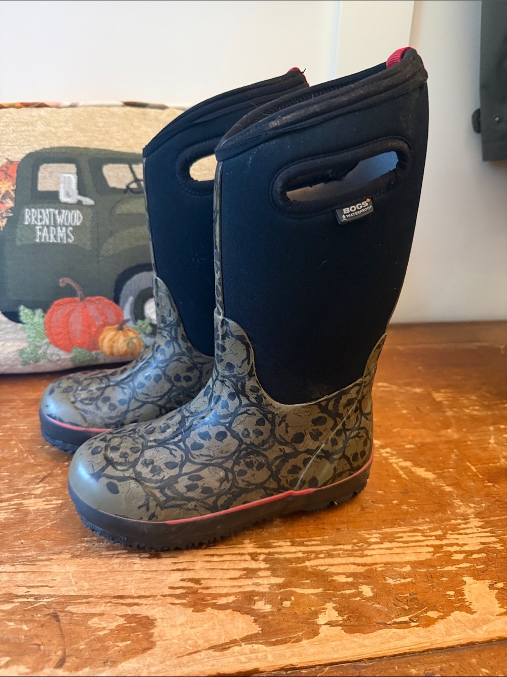 Bogs Kids Black & Olive Grey Skull Pattern Rain Boots sz13